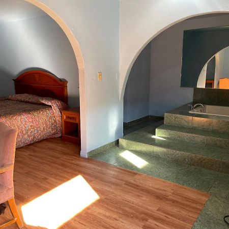 Full Moon Inn Huntington Park Ngoại thất bức ảnh