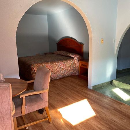 Full Moon Inn Huntington Park Ngoại thất bức ảnh