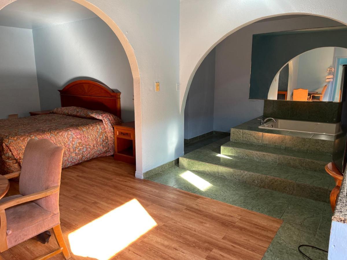 Full Moon Inn Huntington Park Ngoại thất bức ảnh